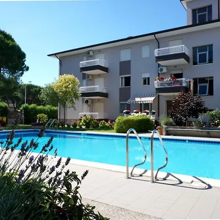 Enjoy The Pool Of Our Cozy Flat - Beahost *